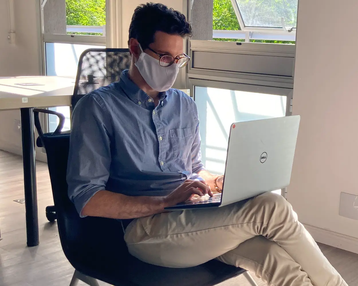 Empreendedor utilizando espaço de descompressão